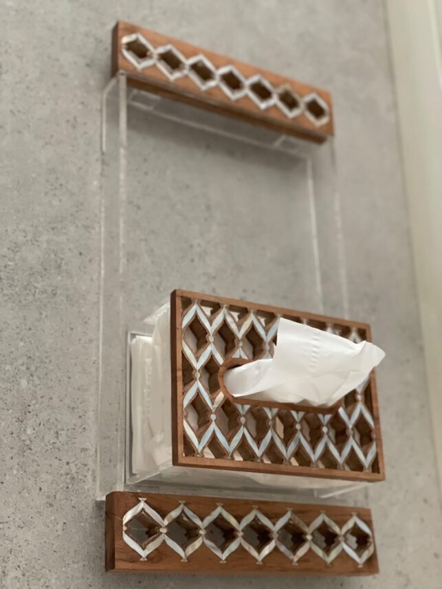 Transparent tray w/ tissue box mixed up with wooden handle and cover