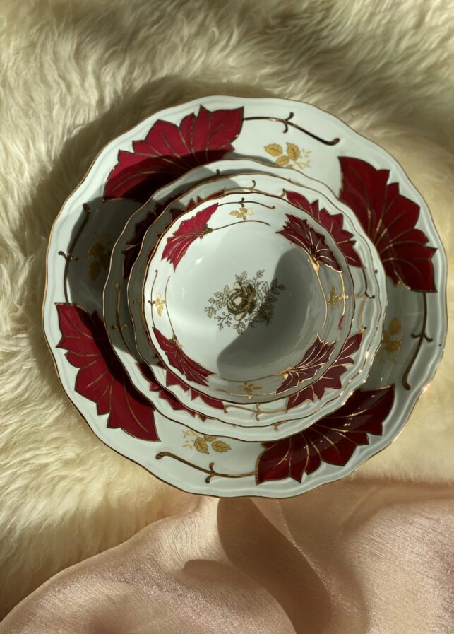 Set of colored plates