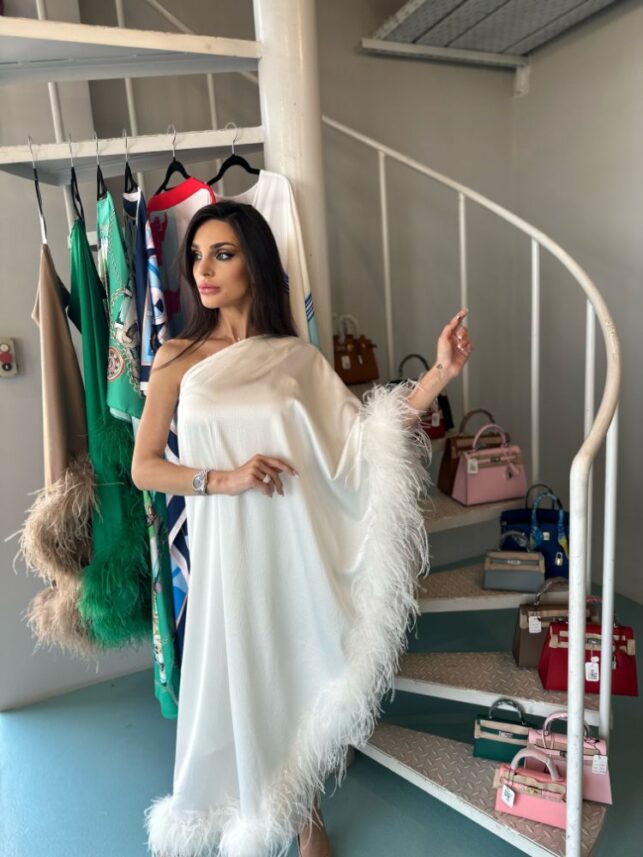 Fur half shoulder dress, Crepe materials