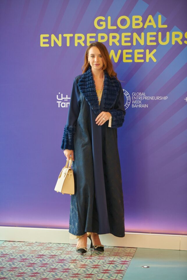 Long winter coat with fur, Crepe & spandex materials