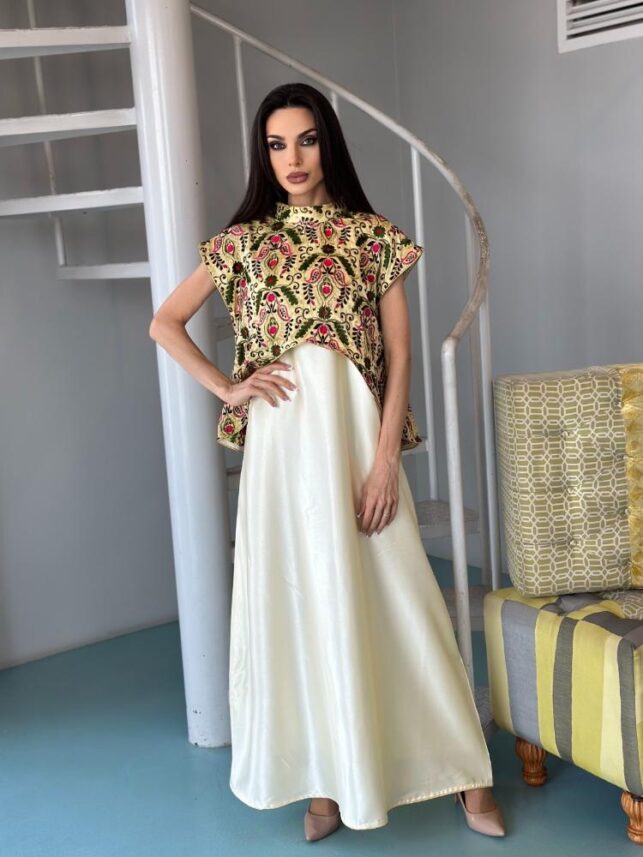 Kemono dresss w/ floral embroidery, Silk materials