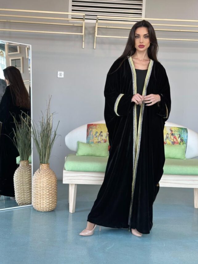 Bisht style, Velvet materials