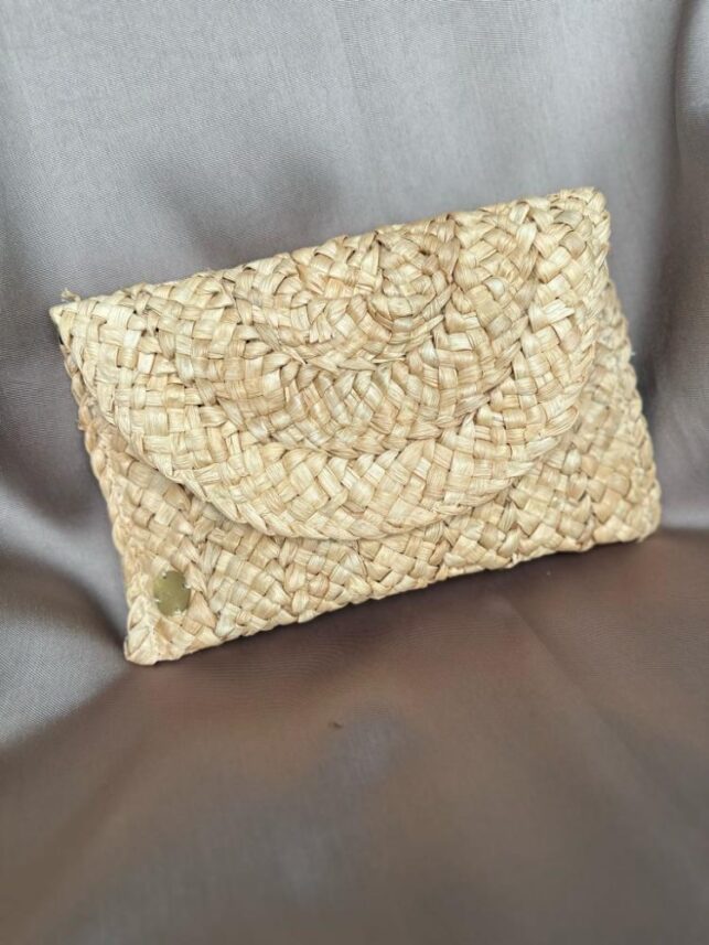 Alkhos hand woven pouch, Rattan materials