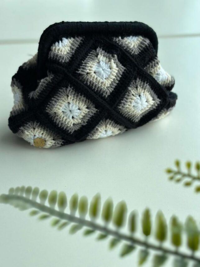 Woolen Black & white Clutch bag, Yarn materials