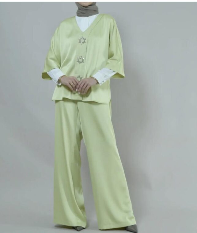 Top & Trousers w/ Zircon big buttons, Crepe Materials