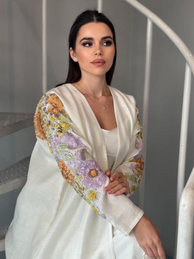 Cardigan w/ intricate Embroidery, Linen Materials